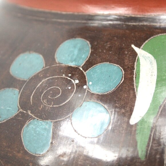 MEXICAN FOLK ART BURNISHED CLAY POTTERY POT HAND-PAINTED FLORAL RED GREEN WHITE - Picture 2 of 8